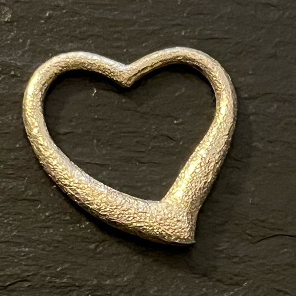 Sterling Silver Sandblasted Open Heart Pendant Marked 925 - Picture 12 of 12